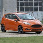 El Ford Fiesta es valorado por su agilidad y eficiencia en ciudad, pero los problemas de transmisión y sistemas eléctricos aparecen tras muchos kilómetros. La experiencia demuestra que su coste de mantenimiento puede superar cualquier ahorro inicial, especialmente si se pretende un uso prolongado más allá de 100.000 millas.