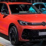 El Volkswagen Tiguan aporta el sello europeo al segmento, con un comportamiento en carretera muy equilibrado y una suspensión capaz de absorber con solvencia diferentes tipos de terreno. Su interior destaca por la calidad de materiales, la ergonomía y la opción de una tercera fila de asientos que aumenta su versatilidad. Con un diseño elegante y gran dotación en seguridad, se posiciona como una de las alternativas más completas del mercado.