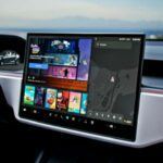 Uno de los aspectos más criticados es que Tesla sigue aceptando reservas de 50.000 dólares para el Roadster. Aunque la compañía afirma que son reembolsables, muchos expertos lo ven como un préstamo sin intereses ni garantías de entrega.