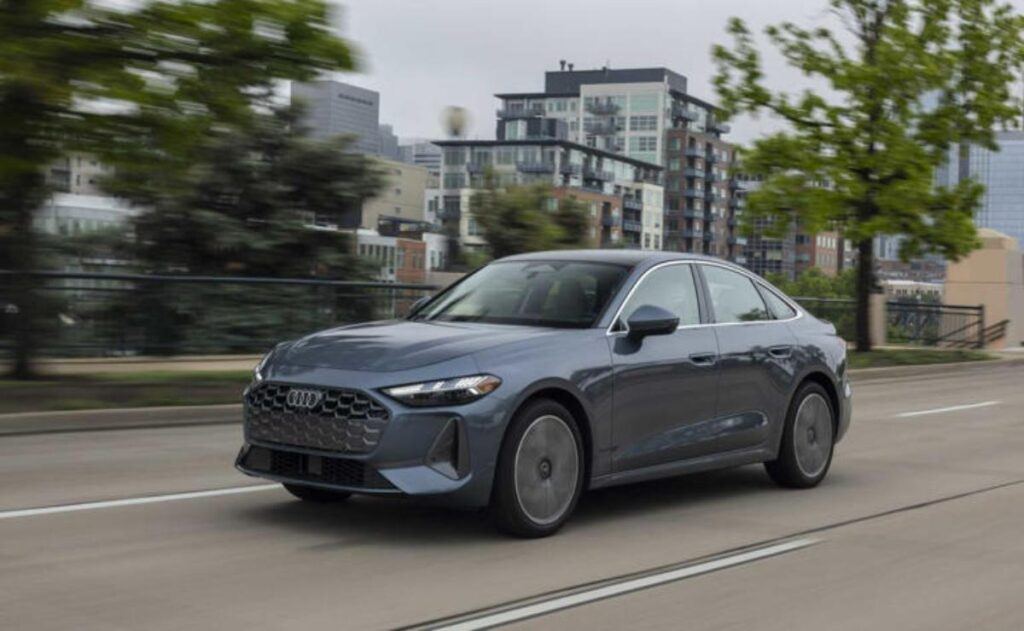 El Audi A5 Sedán 2025: el sedán de lujo rediseñado que desafía a sus rivales.
