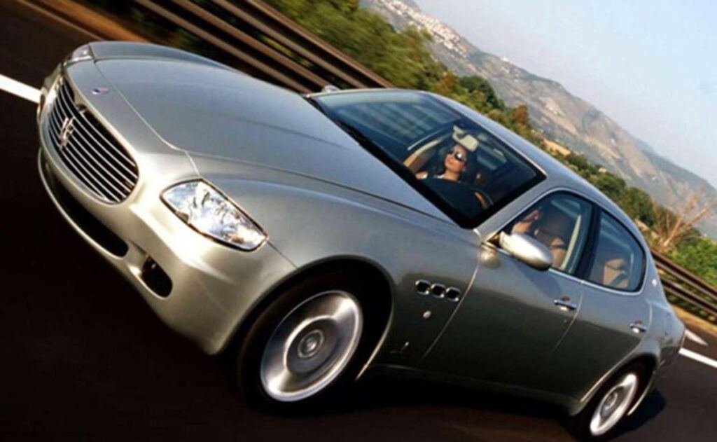 Coches con motores Ferrari V8 que no son Ferrari: ¡Descubre qué marcas italianas aprovecharon su poder!