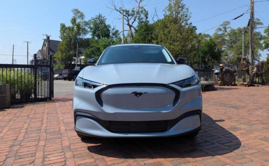 Ford Mustang Mach-E 2025: El pony eléctrico que sigue mejorando con el tiempo.