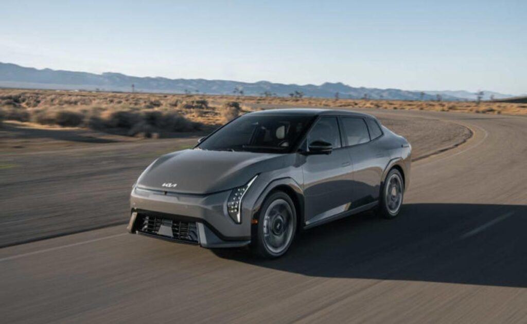 Kia EV4 2026: el coche eléctrico que podría democratizar la movilidad sostenible.