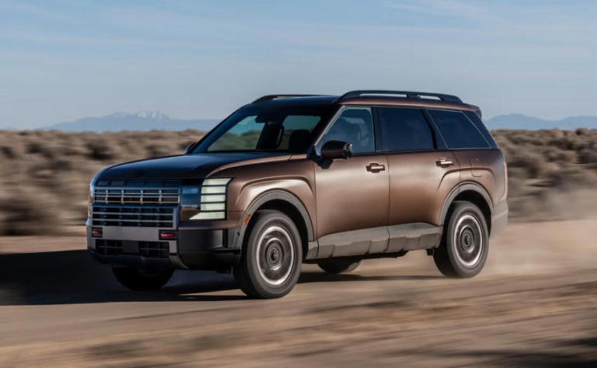 El Land Cruiser Sigue Dominando, Pero los Rivales Coreanos se Están Acercando.