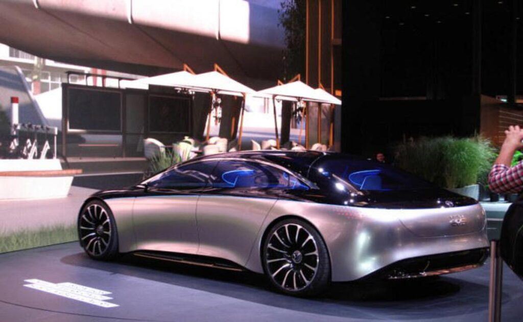 Mercedes EQS Sedán Eléctrico: Lujo Futurista, Pantalla de 56 Pulgadas y Rival de Tesla.