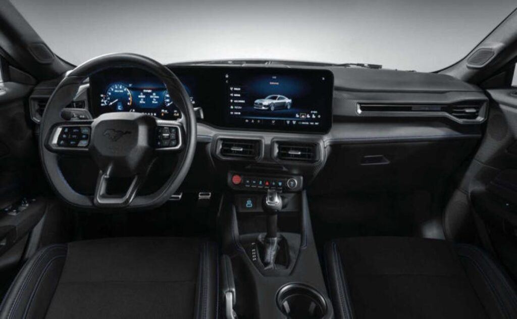 Mustang Dark Horse vs Dodge Charger Scat Pack: el duelo americano que marca 2026.