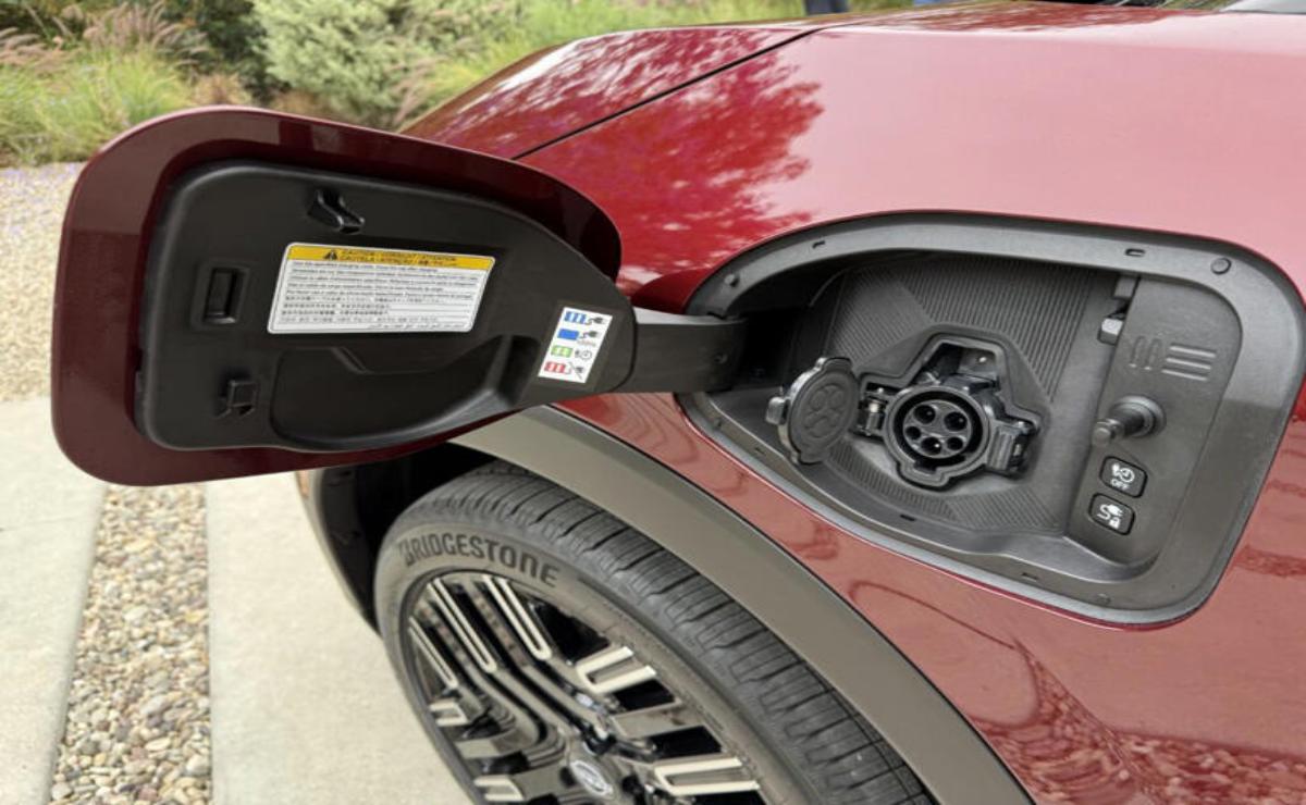 Nissan Leaf 2026: guía definitiva para entender su doble puerto de carga.