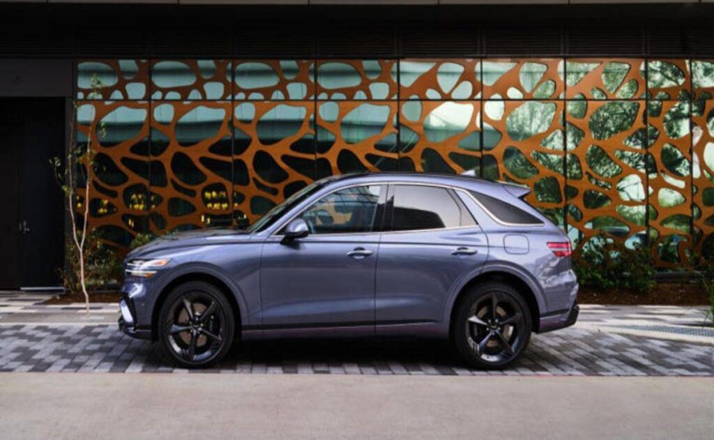 Romantizando Pebble Beach en el SUV crossover de alto rendimiento Genesis GV70 2026.