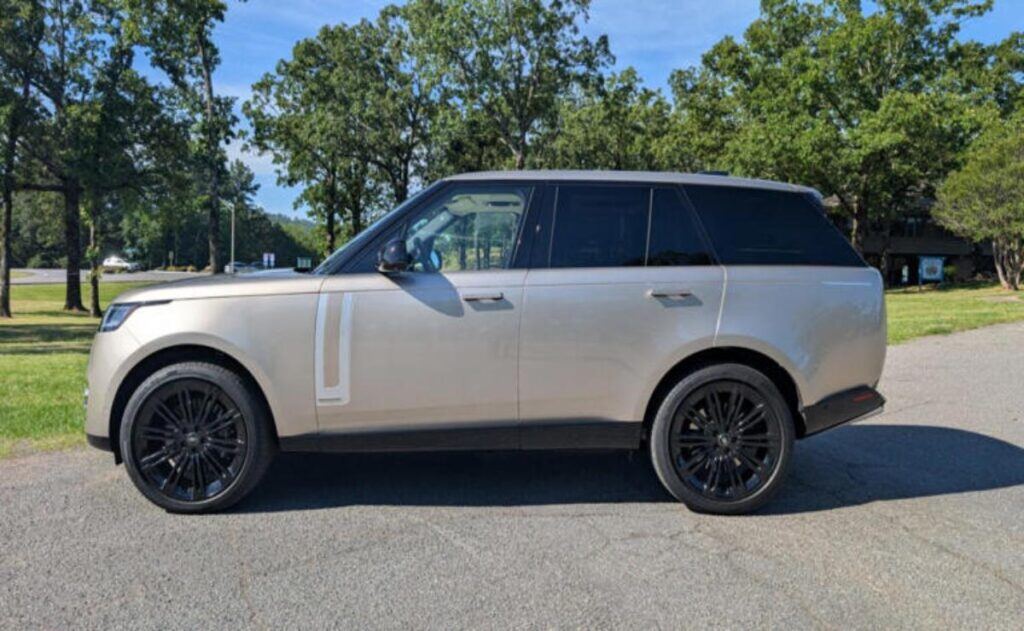 Range Rover Autobiography 2025: lujo discreto con un trasfondo polémico.