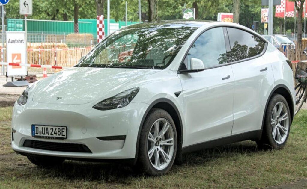 Tesla y el secreto energético: tu coche podría mantener tu casa funcionando una semana.