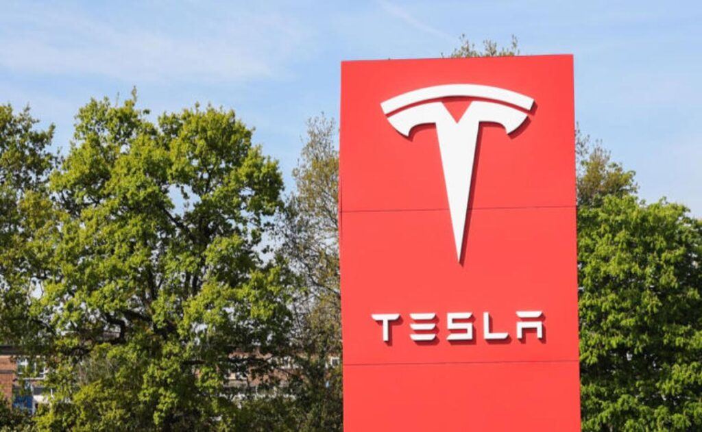 Tesla recorta hasta un 40% el leasing en Reino Unido mientras sus ventas se desploman.