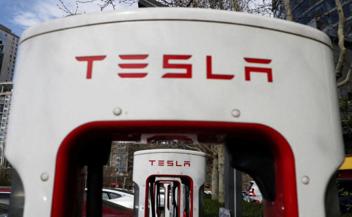 Tesla sorprende con un aumento de $15.000 en el Cybertruck pese a las malas ventas.