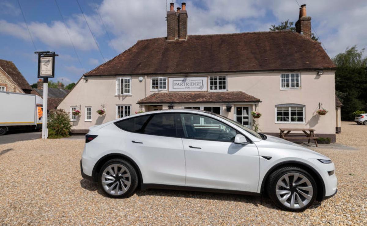 Tesla Model Y 2025: ¿Vale la pena la renovación? Análisis del SUV eléctrico más vendido y sus defectos persistentes.