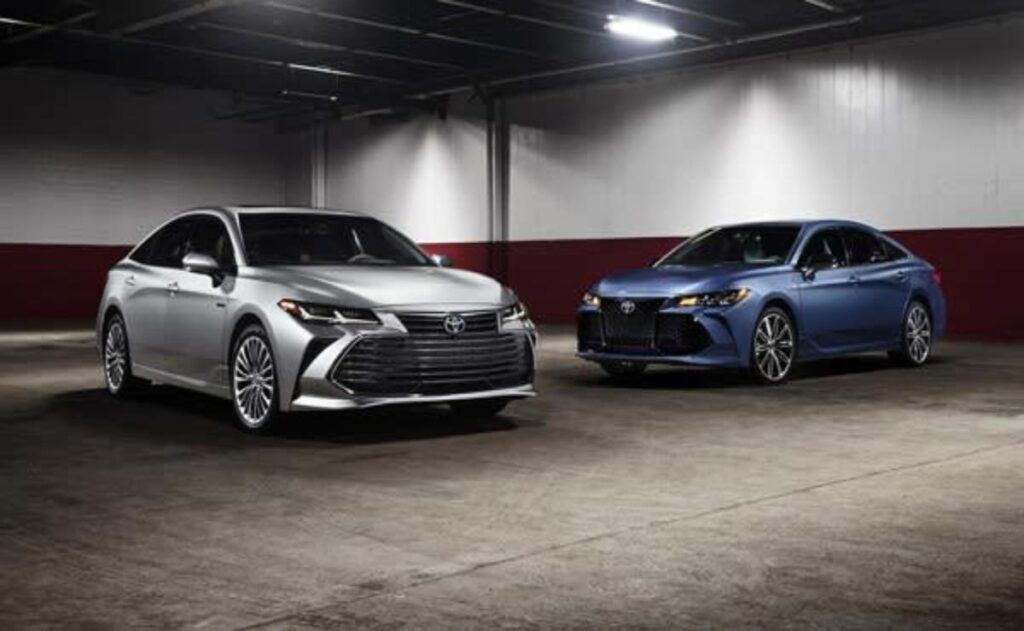 Toyota Avalon Hybrid: el sedán que combina lujo, espacio y eficiencia.