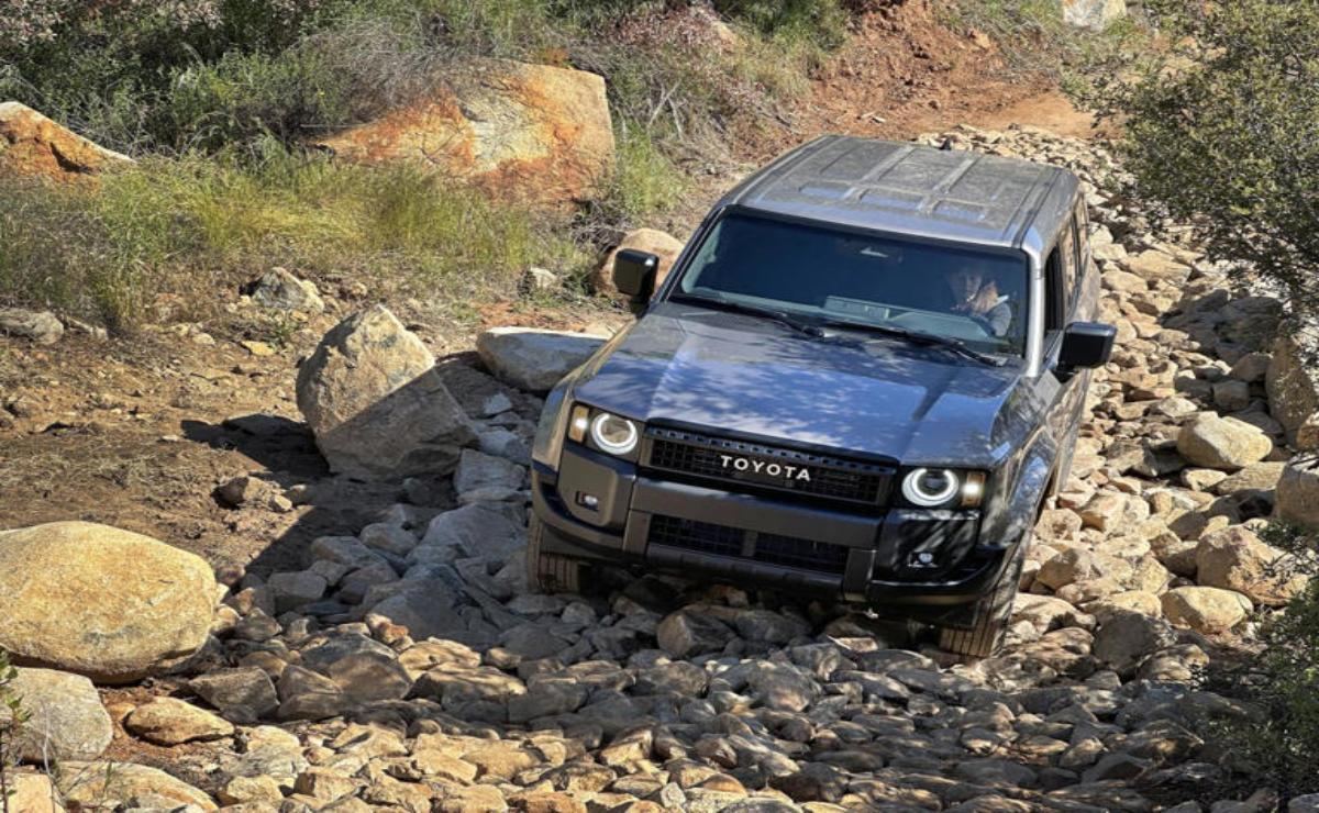 Toyota Land Cruiser 2025: el icónico todoterreno ahora con una oferta de arrendamiento única en agosto.