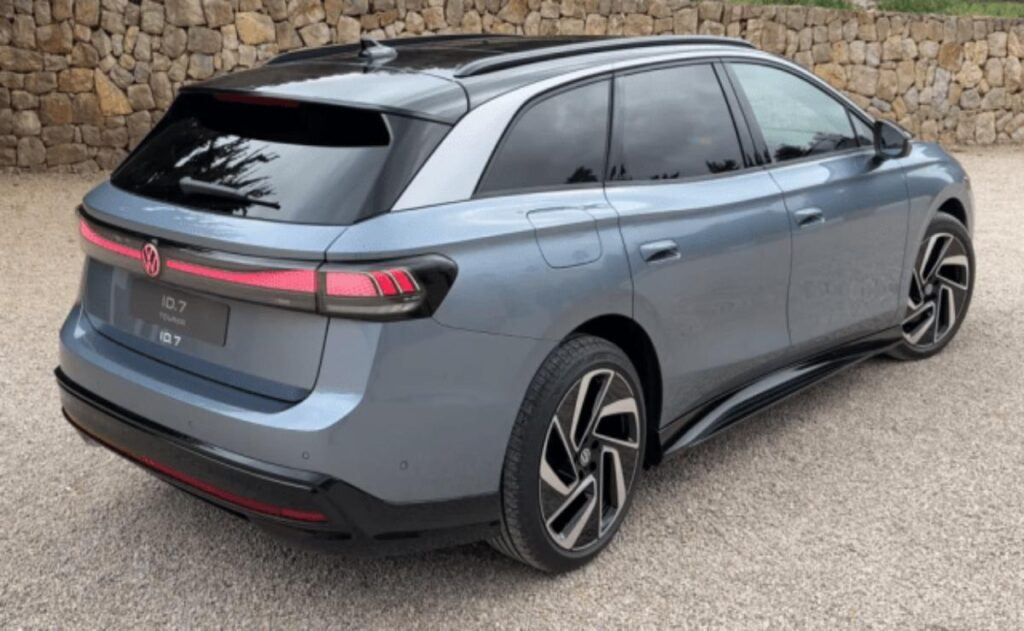 Volkswagen ID.7 Tourer: el familiar eléctrico con gran espacio y autonomía que marca el futuro.