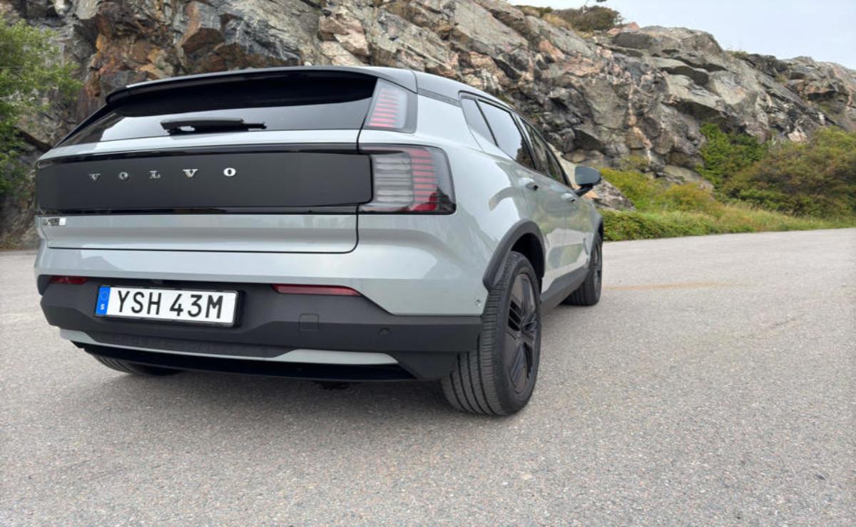 Volvo EX30 Cross Country 2026: El Hatchback Eléctrico Deportivo que Revoluciona el Segmento.