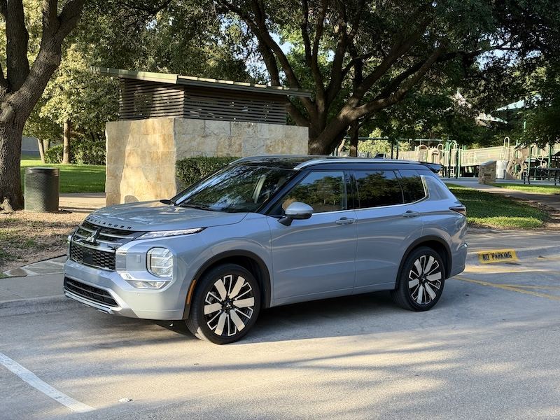 Frontal 3/4 de un Mitsubishi Outlander SEL