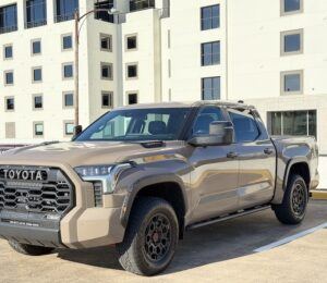 Frontal 3/4 de un Toyota Tundra TRD Pro 2025