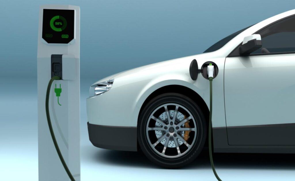 ¿Por qué asegurar un vehículo eléctrico puede costarte mucho más que uno de gasolina?