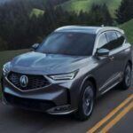 Con un precio base de 51.200 dólares, el Acura MDX es un SUV premium que combina rendimiento y comodidad. Ofrece un motor potente para quienes aún disfrutan de la conducción dinámica y, además, incluye mantenimiento gratuito durante el primer año o 12.000 millas, lo que supone un ahorro interesante en revisiones básicas.