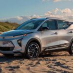 Aunque fue uno de los pioneros en democratizar el coche eléctrico, los Chevrolet Bolt de 2020 a 2022 arrastraron numerosos problemas con las baterías, hasta el punto de que General Motors tuvo que emitir una llamada a revisión masiva. Si bien es asequible, el riesgo asociado a su historial de fiabilidad lo convierte en una opción poco atractiva hoy.