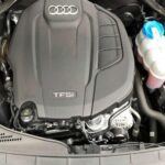 El motor EA888 de Volkswagen, instalado en modelos como el Audi A4 y el VW Golf, se ha ganado críticas por su excesivo consumo de aceite. Los propietarios reportan añadir aceite entre cambios, problema derivado de unos anillos de pistón que no sellan correctamente. Esto ha llevado a un desgaste prematuro e incluso fallos completos del motor. A pesar de mejoras en el diseño, su reputación sigue afectada y además genera mayores emisiones contaminantes.