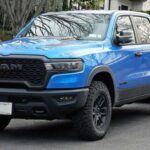La Ram 1500 se ha ganado un lugar privilegiado gracias a su interior de lujo, su conducción suave y su capacidad de remolque. En versiones más equipadas, ofrece el confort de una berlina premium con la utilidad de una pick-up. Sus motores potentes y la integración de tecnología inteligente la convierten en una opción ideal para quienes buscan músculo y refinamiento en un mismo paquete.