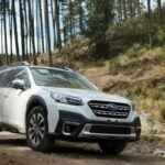 El Subaru Outback es un favorito entre aventureros y familias gracias a su tracción integral y su robustez. Modelos como los de 2010 y 2011 son especialmente recordados por alcanzar cifras kilométricas que otros coches solo pueden soñar. Su motor resistente y su construcción sólida hacen que superar las 300.000 millas sea casi habitual.