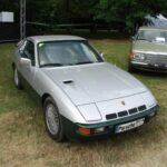 El Porsche 924 Turbo suele pasar desapercibido en la historia de Porsche, pero ofrece un manejo equilibrado y un motor turbo potente que lo hacen sobresalir. Es un ejemplo de la ingeniería alemana y un recordatorio del legado de Porsche en la competición.