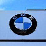 El BMW G74 será el primer todoterreno dedicado de la firma alemana. Basado en una versión evolucionada de la plataforma del X5, entrará en producción en 2029 en la planta de Spartanburg (EE.UU.). Su misión será convertirse en el nuevo buque insignia de BMW tras la salida del XM en 2028.