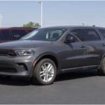 El Dodge Durango 2025 lidera entre los SUV medianos gracias a su impresionante capacidad de arrastre de 8.700 libras. Con motores que incluyen un V8 potente y funciones como el modo de remolque o la cámara trasera específica para el enganche, este modelo es ideal tanto para familias como para quienes necesitan transportar embarcaciones o caravanas sin renunciar al confort.