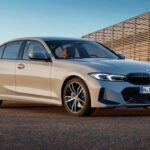BMW presume de ser “la máquina definitiva de conducir”, pero sus conductores arrastran una reputación poco envidiable. Con 26,82 incidentes por cada 1.000 conductores, se mantienen en la parte alta del ranking. La crítica más recurrente: la ausencia del uso de intermitentes y una actitud percibida como arrogante. Muchos lo atribuyen a la potencia de sus modelos y a una sensación de superioridad en carretera.