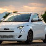El simpático Fiat 500 puede parecer una opción atractiva por diseño y precio, pero las versiones producidas entre 2012 y 2016 arrastran graves problemas de fiabilidad. Se han reportado fallos de embrague, averías eléctricas y un coste de reparaciones más alto de lo esperado en un coche pequeño. Su reputación es tan negativa que en Estados Unidos se ganó el apodo de “Fix It Again, Tony” (Arréglalo de nuevo, Tony).