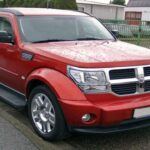 El Dodge Nitro impresiona por su apariencia robusta, pero su fiabilidad deja mucho que desear. Los propietarios enfrentan problemas eléctricos frecuentes, fallos en la transmisión y reguladores de ventana defectuosos. Estos inconvenientes convierten cada visita al taller en un gasto considerable, ensombreciendo su atractivo visual.