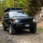 El Land Rover Discovery 3, conocido como LR3 en Estados Unidos, es uno de los modelos más accesibles de la marca, pero su mantenimiento anual promedio es de $929, según RepairPal. Las reparaciones importantes pueden costar miles de dólares y, aunque algunos compradores pueden ahorrar haciéndolo ellos mismos, la reputación de fiabilidad de Land Rover sigue siendo irregular. Comparado con un Toyota 4Runner usado, cuyo mantenimiento anual es de $514, el LR3 resulta sorprendentemente caro.