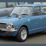 El Toyota Corolla es el coche más vendido del mundo por una razón muy clara: fiabilidad y bajo coste de uso. Desde 1966 se ha adaptado a los cambios del mercado y hoy supera los 44 millones de unidades vendidas. Un modelo que demuestra que la sencillez, bien hecha, también puede ser legendaria.