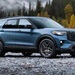El Ford Explorer de principios de los 2000 fue un éxito en ventas, pero esa rapidez en la producción se tradujo en problemas serios. Las averías en la transmisión y el eje trasero son comunes y, aunque las piezas no son caras, las reparaciones requieren conocimientos avanzados y herramientas específicas.