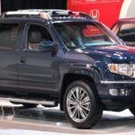 El Honda Ridgeline es un modelo diferente dentro del segmento, gracias a su construcción monocasco que le otorga un comportamiento más parecido al de un coche. Las unidades fabricadas entre 2017 y 2019 son especialmente valoradas por su fiabilidad. Destaca por soluciones innovadoras como el maletero integrado en la caja y el portón trasero de doble apertura.