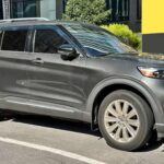 El Ford Explorer ha sido un pilar en el mercado de SUVs durante décadas, y el modelo 2020 continúa destacándose gracias a sus opciones de motores potentes y su espaciosa cabina. Este SUV ofrece una variedad de versiones y características que se adaptan a diversas necesidades.

Los mecánicos valoran al Explorer por su construcción robusta y su fiabilidad a lo largo de los años. La combinación de tecnología avanzada y una conducción cómoda lo convierten en una opción atractiva tanto para familias como para individuos. Su capacidad para equilibrar potencia y confort es una de las razones por las que sigue siendo una opción preferida entre los conductores.

Destacado: Durabilidad, opciones de motor versátiles y confort para toda la familia.