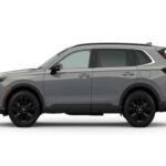 MSRP: $34,650

El Honda CR-V Sport Hybrid es uno de los SUV más equilibrados que puedes encontrar por menos de $40,000. Compacto, fácil de conducir y con una motorización eficiente, este SUV híbrido te permitirá ahorrar en combustible. Con su motor de 2.0 litros y cuatro cilindros, junto con dos motores eléctricos, entrega 204 caballos de fuerza, un aumento significativo respecto a modelos similares.

Destacado: eficiente, cómodo y con suficiente potencia para un uso diario.