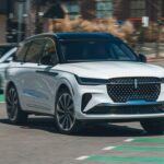El Lincoln Nautilus se comercializa como un SUV de lujo, pero no es la mejor opción para los jubilados. Aunque su apariencia elegante y sus características de lujo pueden ser tentadoras, tiene una serie de problemas mecánicos, incluido un ruido molesto del motor y algunas fallas en el motor que pueden ser costosas de reparar. Además, el valor del vehículo se deprecia rápidamente, lo que significa que, a pesar de pagar precios altos al principio, el coche pierde valor de forma alarmante, lo cual afecta gravemente el presupuesto de jubilación.

Razón para evitarlo: Costosos problemas mecánicos y alta depreciación.
