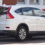 El Honda CR-V sigue siendo uno de los SUV compactos más valorados por familias y compradores que priorizan la practicidad. Confiabilidad sobresaliente, bajo coste de mantenimiento y excelente valor de reventa lo convierten en una apuesta segura. Destaca por su espacio interior y una conducción equilibrada, aunque su punto débil está en la falta de lujo y tecnología frente a rivales más recientes.