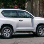 El Toyota Land Cruiser es sinónimo de resistencia y robustez. Su potente motor V8 y construcción de alta calidad permiten que muchos propietarios superen las 300.000 millas. Ideal tanto para aventuras off-road como para el uso diario, el Land Cruiser sigue siendo un referente en fiabilidad.
