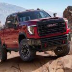 Costo de mantenimiento estimado en 10 años: $13,586
El GMC Sierra 3500HD, un camión pesado que se utiliza principalmente para tareas de carga y remolque, también presenta costos de mantenimiento elevados. Con un gasto estimado de $13,586 en los primeros 10 años, es $5,281 más barato que el promedio de los camiones de servicio pesado, pero sigue siendo considerablemente caro.

A pesar de esto, tiene un 37.94% de probabilidad de necesitar reparaciones importantes, un porcentaje que es 16.76% menor que el de otros camiones de su categoría. Esto hace que, en comparación con algunos de sus competidores, sea una opción más confiable, pero sigue siendo costoso para los dueños a largo plazo.
