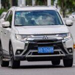 El Mitsubishi Outlander de 2014 y 2015 fue señalado por su motor poco potente y aceleración pobre, factores que dejaron insatisfechos a numerosos conductores. En un segmento tan competido, ese déficit de rendimiento pasó factura.

Tampoco ayudó su interior, criticado por materiales de baja calidad y un diseño que no justificaba su precio. Aunque las últimas generaciones han evolucionado, el recuerdo de esa etapa aún influye en muchos compradores.