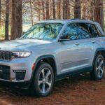 El Jeep Grand Cherokee es muy popular entre quienes disfrutan del 4x4, pero su mecánica no siempre está a la altura. Problemas de transmisión, fallos de motor y averías en el sistema eléctrico son recurrentes. A largo plazo, sus costes de mantenimiento pueden convertirse en un auténtico lastre, haciendo que su versatilidad todoterreno sea un arma de doble filo.