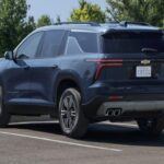 La Chevrolet Traverse es una SUV mediana reconocida por su amplio espacio y rendimiento confiable. Con un rango de precios entre 42,195 y 55,595 dólares, ofrece una durabilidad excepcional y costes de mantenimiento mínimos, como confirma la experiencia de muchos propietarios. Su tamaño y confort la convierten en una excelente opción para familias que necesitan espacio sin sacrificar la economía.