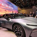 Con un precio de apenas 27.500 dólares, el Xpeng G7 llega en el tercer trimestre de 2025 a China y Australia. Su rango de 375 millas y su nivel de computación L3 lo colocan como el “primer coche con inteligencia artificial real” en su segmento. Es una de las propuestas más disruptivas frente al Tesla Model Y.