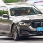 El lujo del BMW Serie 7 tiene un coste que no solo afecta al propietario, sino también al taller. Sus piezas de recambio tienen precios astronómicos, desde componentes de suspensión hasta módulos electrónicos. Lo peor para los mecánicos es lidiar con clientes que no entienden cómo una reparación menor puede convertirse en una factura de miles de euros.
